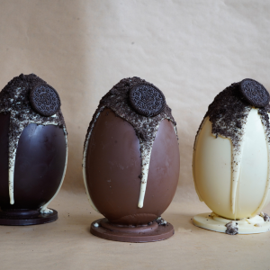 Egg - 17cm - Cookies and Cream - 380g - **Pickup only due to Fragile Nature**