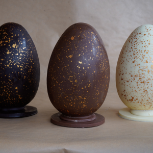 Egg - 17cm - 225g - Gold Speckle - **Pickup only due to fragile nature**